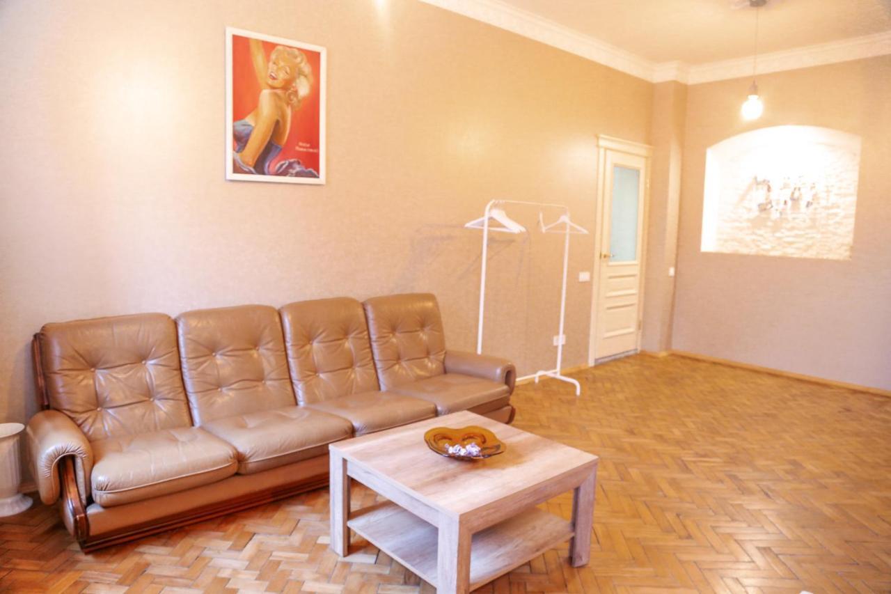 Monro - Heart Of Lviv Apartamento Exterior foto